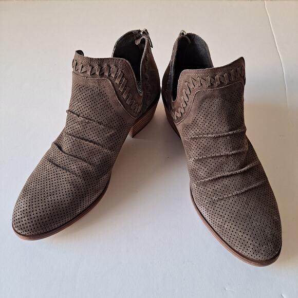 Vince Camuto Palmina Perforated Suede Block Heel Ankle Boot Brown Women Size 9.5 - Picture 4 of 13
